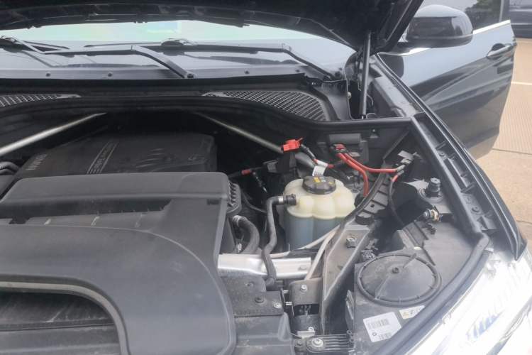 Used BMW X5 2015 xDrive28i Engine Bay Left