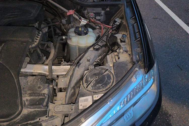 Used BMW X5 2015 xDrive28i Engine Bay Left