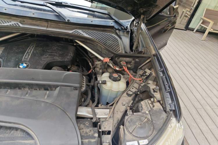 Used BMW X5 2015 xDrive28i Engine Bay Left