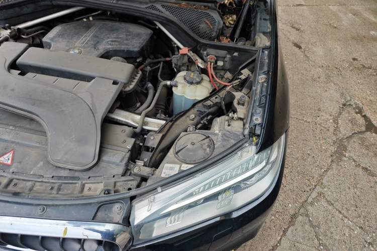 Used BMW X5 2015 xDrive28i Engine Bay Left
