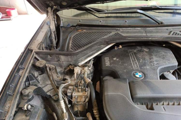 Used BMW X5 2015 xDrive28i Engine Bay Right
