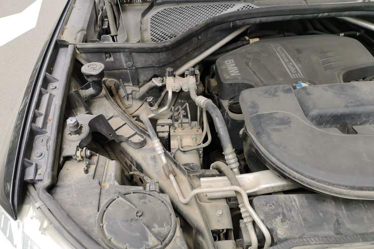 Used BMW X5 2015 xDrive28i Engine Bay Right