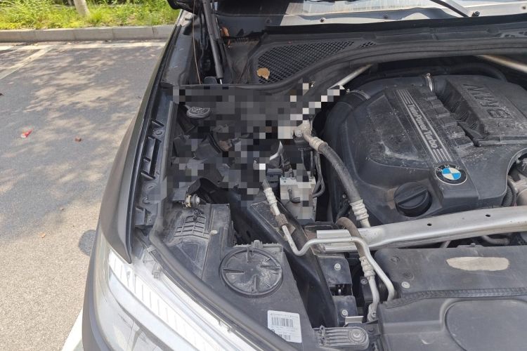 Used BMW X5 2015 xDrive35i Middle East version Engine Bay Right