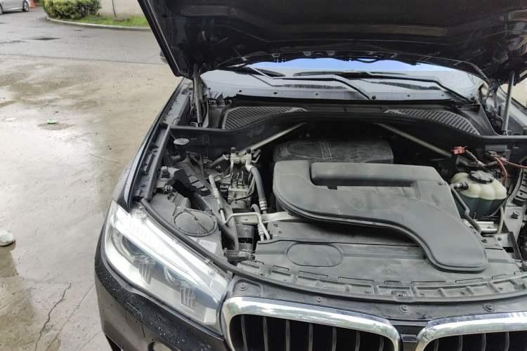 Used BMW X5 2015 xDrive28i Engine Bay Right