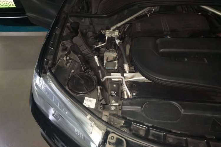 Used BMW X5 2015 xDrive28i Engine Bay Right