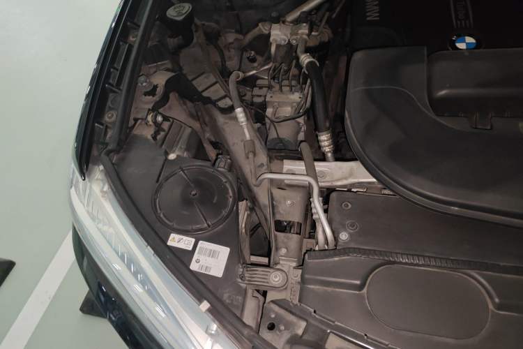 Used BMW X5 2015 xDrive28i Engine Bay Right