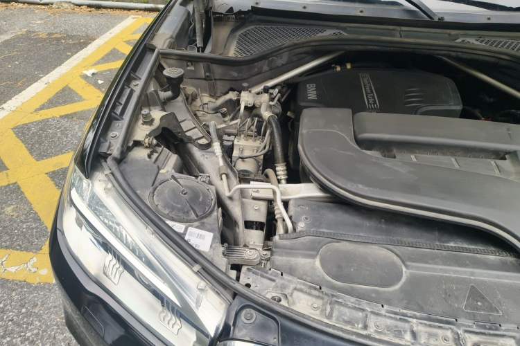 Used BMW X5 2015 xDrive28i Engine Bay Right