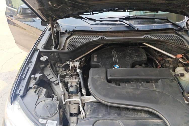 Used BMW X5 2015 xDrive28i Engine Bay Right