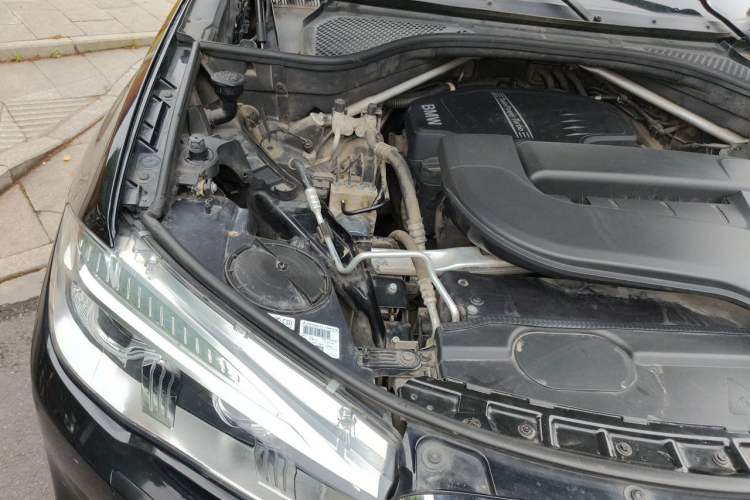 Used BMW X5 2015 xDrive28i Engine Bay Right
