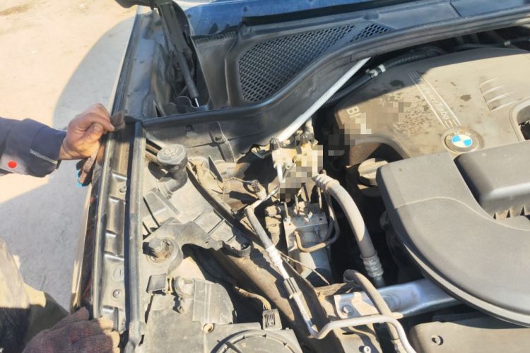 Used BMW X5 2015 xDrive28i Engine Bay Right