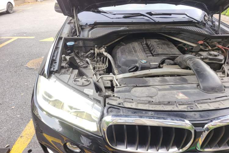 Used BMW X5 2015 xDrive35i Middle East version Engine Bay Right