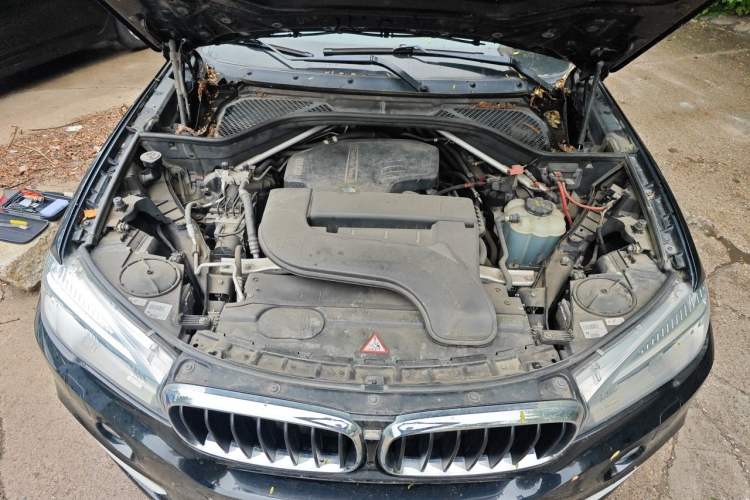 Used BMW X5 2015 xDrive28i Engine Bay