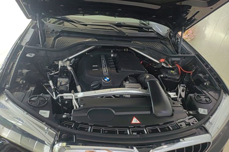 Used BMW X5 2015 xDrive35i U.S. specification Engine Bay