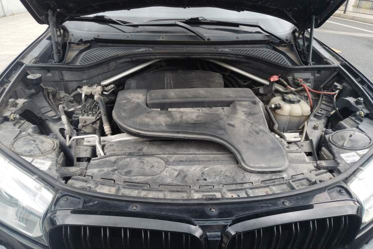 Used BMW X5 2015 xDrive28i Engine Bay