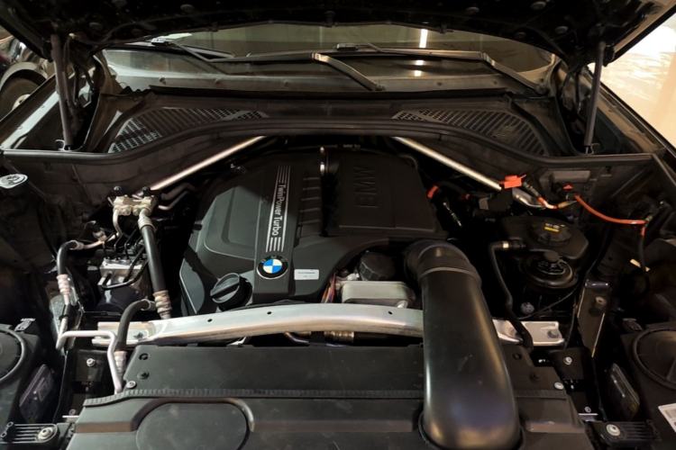 Used BMW X5 2015 xDrive35i China Limited Edition Engine Bay