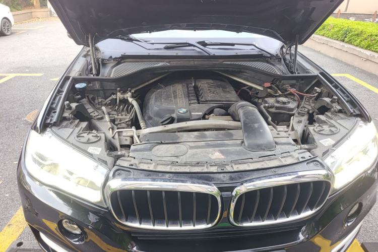 Used BMW X5 2015 xDrive35i Middle East version Engine Bay