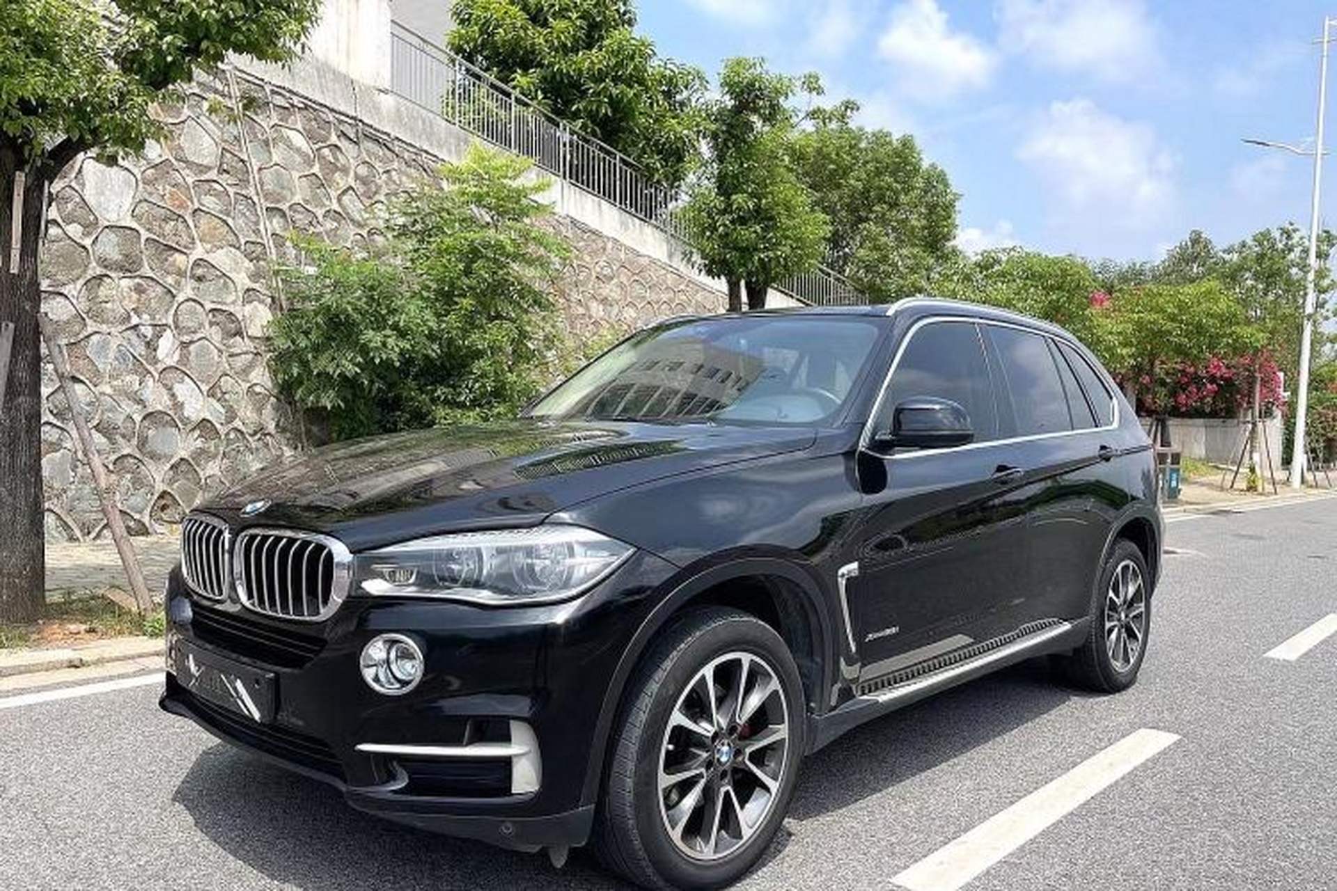 Used BMW X5 2015 xDrive35i U.S. specification Front Left 45 Deg