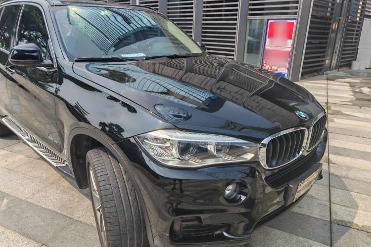 Used BMW X5 2015 xDrive35i U.S. specification Front Right 45 Deg