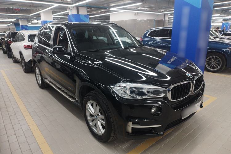 Used BMW X5 2015 xDrive28i Front Right 45 Deg