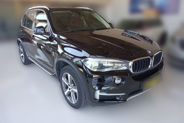 Used BMW X5  Front Right 45 Deg