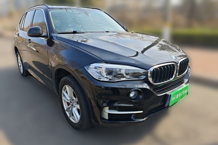 Used BMW X5 2015 xDrive28i Front Right 45 Deg