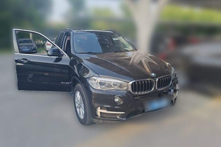 Used BMW X5 2015 xDrive28i Front Right 45 Deg