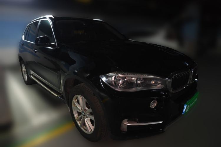Used BMW X5  Front Right 45 Deg