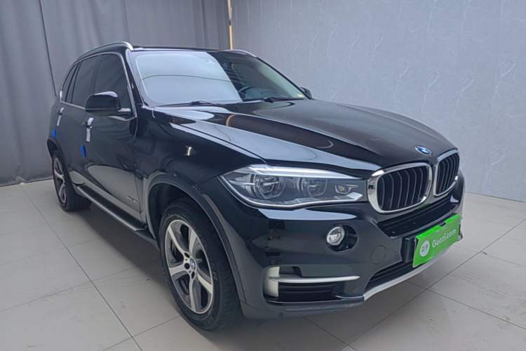 Used BMW X5 2015 xDrive35i U.S. specification Front Right 45 Deg