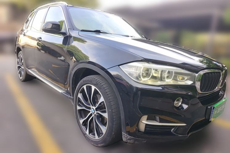 Used BMW X5 2015 xDrive35i Middle East version Front Right 45 Deg