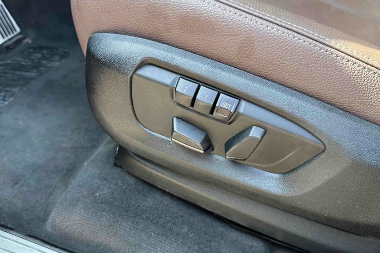 Used BMW X5 2015 xDrive28i Interior 1