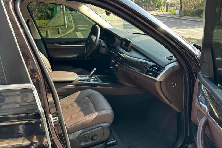 Used BMW X5 2015 xDrive28i Interior 12