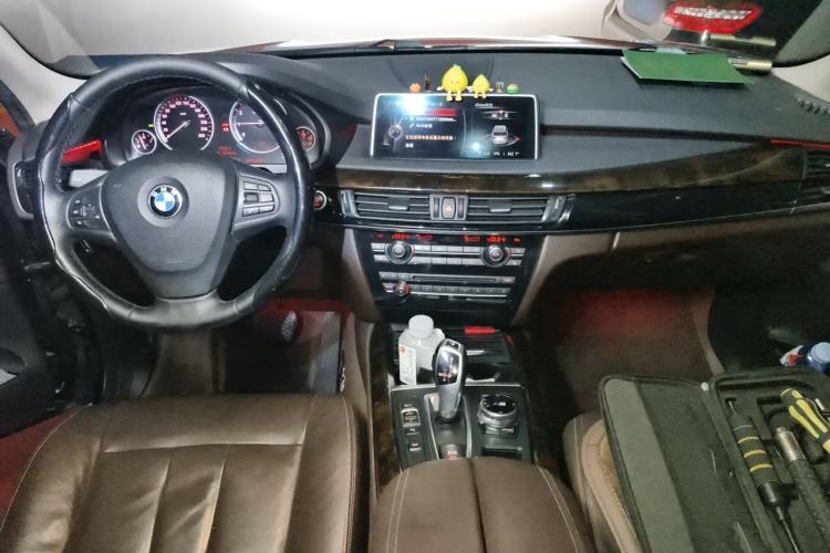 Used BMW X5 2015 xDrive28i Interior 2