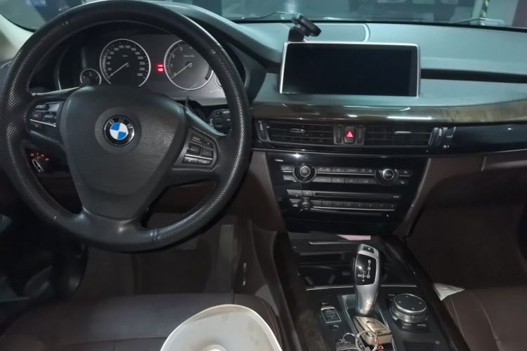Used BMW X5 2015 xDrive28i Interior 2