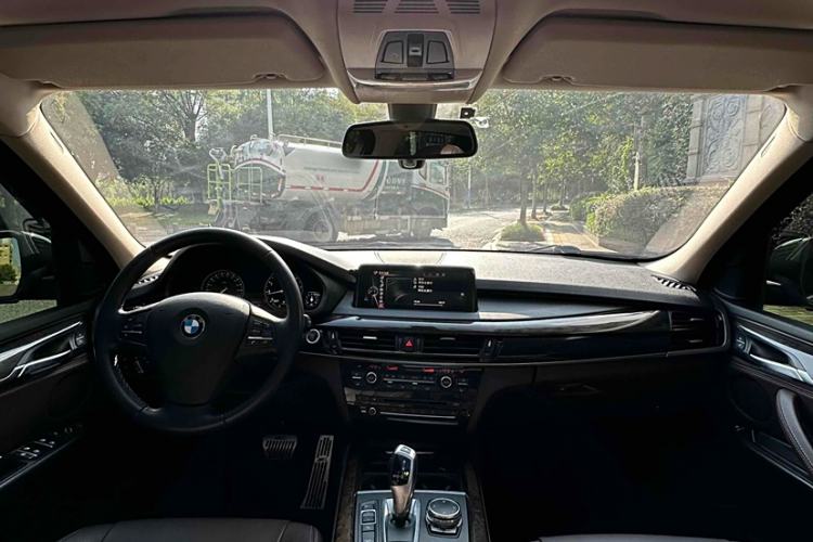 Used BMW X5 2015 xDrive28i Interior 3