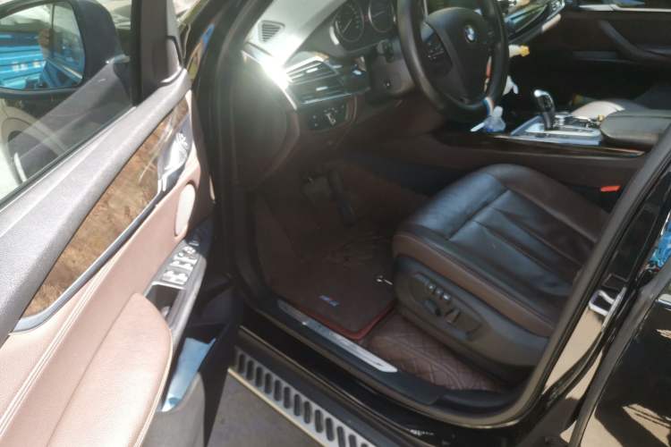 Used BMW X5 2015 xDrive28i Interior 3