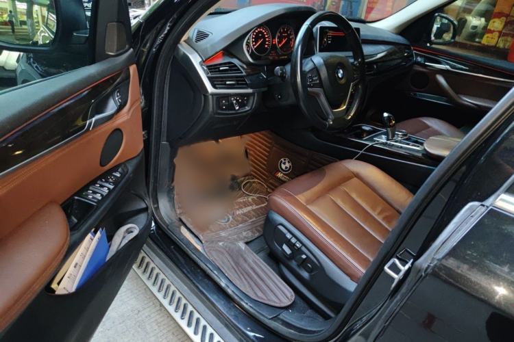 Used BMW X5 2015 xDrive28i Interior 3