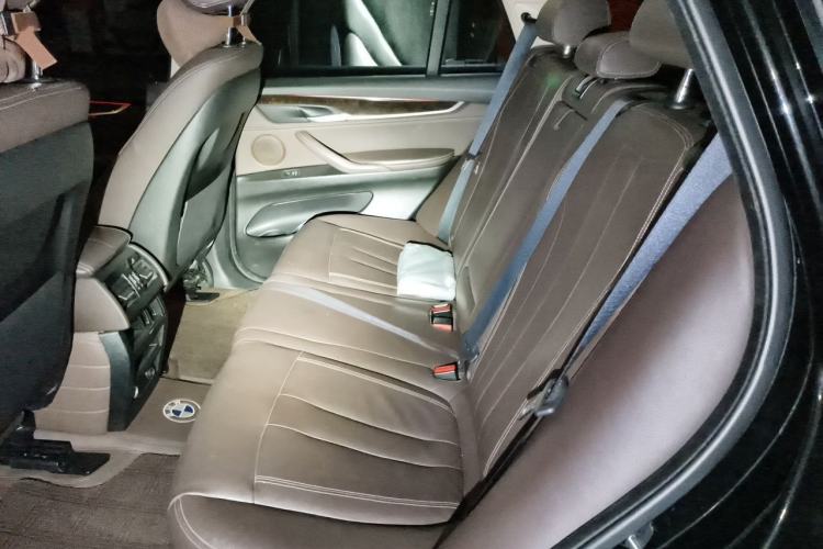 Used BMW X5 2015 xDrive28i Interior 4