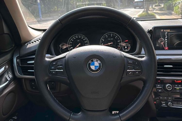 Used BMW X5 2015 xDrive28i Interior 4