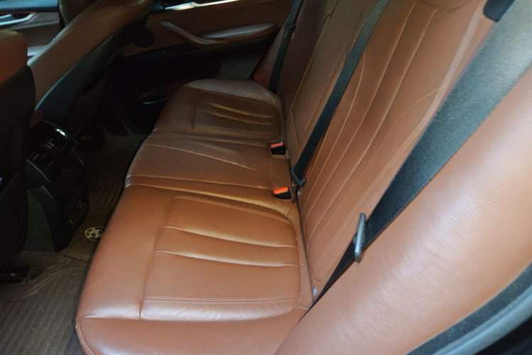 Used BMW X5 2015 xDrive28i Interior 4