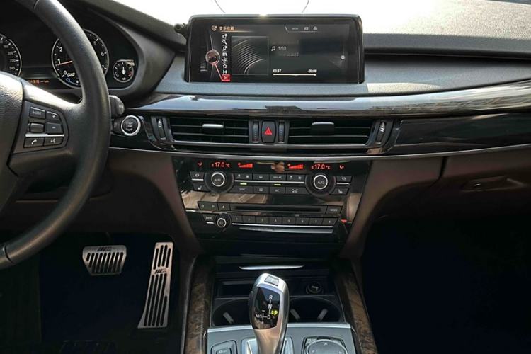 Used BMW X5 2015 xDrive28i Interior 5