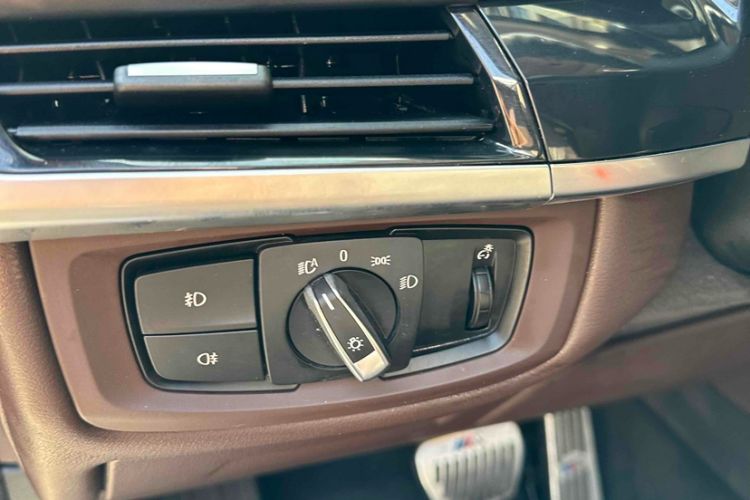 Used BMW X5 2015 xDrive28i Interior 6