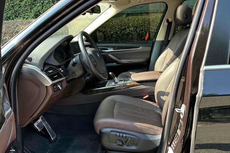 Used BMW X5 2015 xDrive28i Interior 8