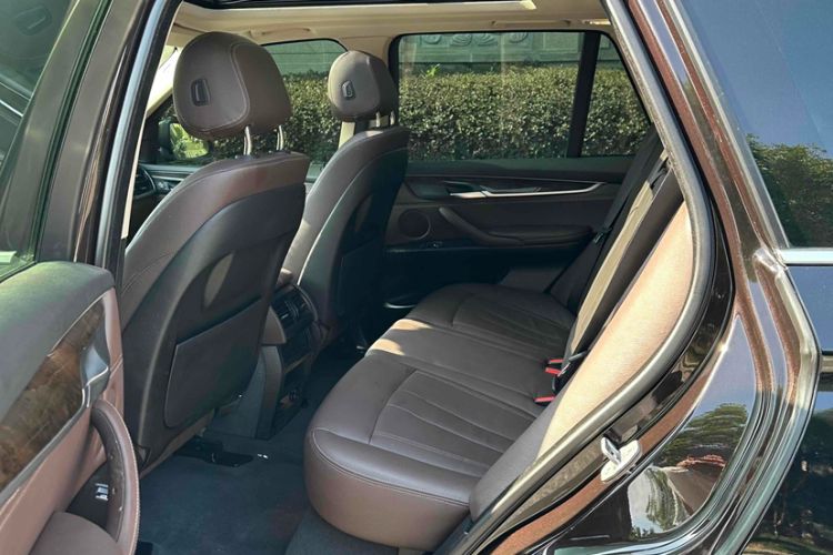Used BMW X5 2015 xDrive28i Interior 9