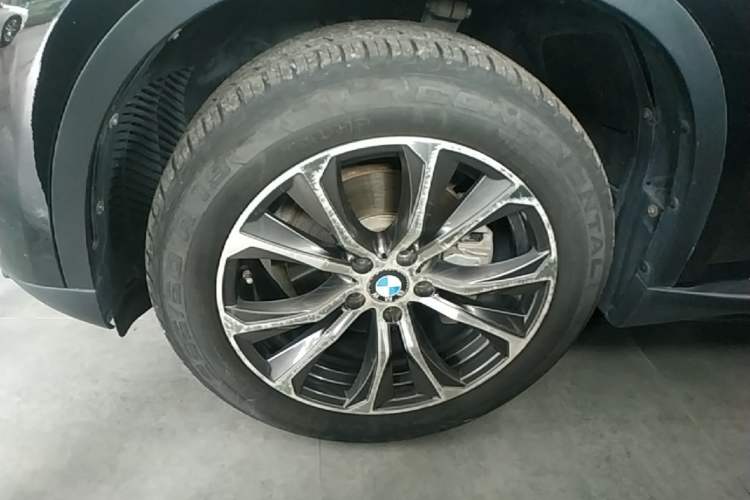 Used BMW X5 2015 xDrive28i Left Front Wheel Hub