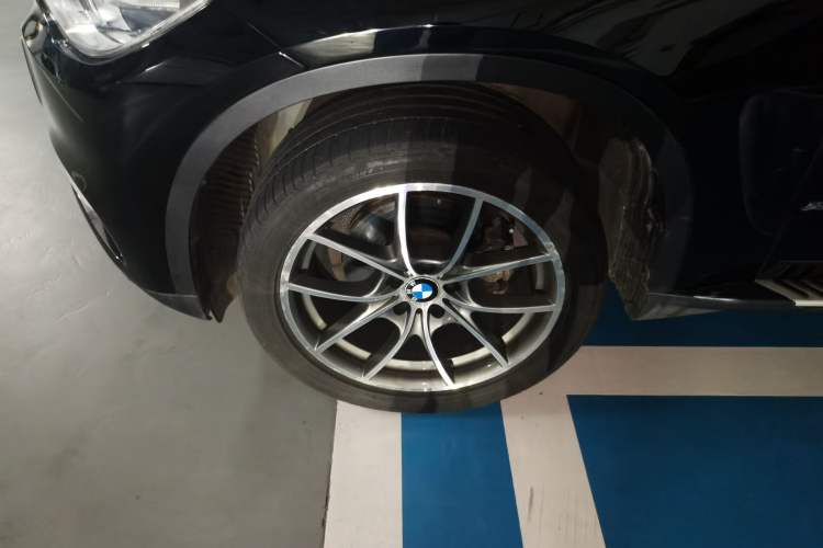 Used BMW X5 2015 xDrive35i U.S. specification Left Front Wheel Hub