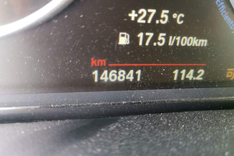 Used BMW X5 2015 xDrive28i Odometer Close Up