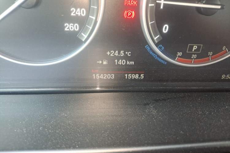 Used BMW X5 2015 xDrive28i Odometer Close Up