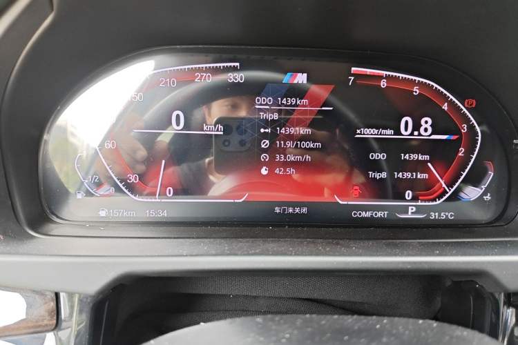 Used BMW X5 2015 xDrive28i Odometer Close Up