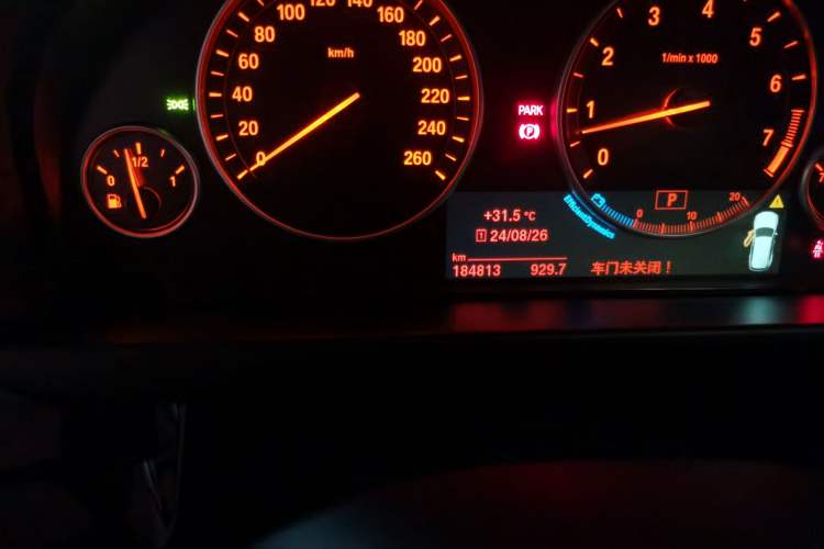 Used BMW X5 2015 xDrive35i U.S. specification Odometer Close Up
