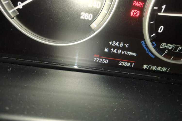 Used BMW X5 2015 xDrive28i Odometer Close Up